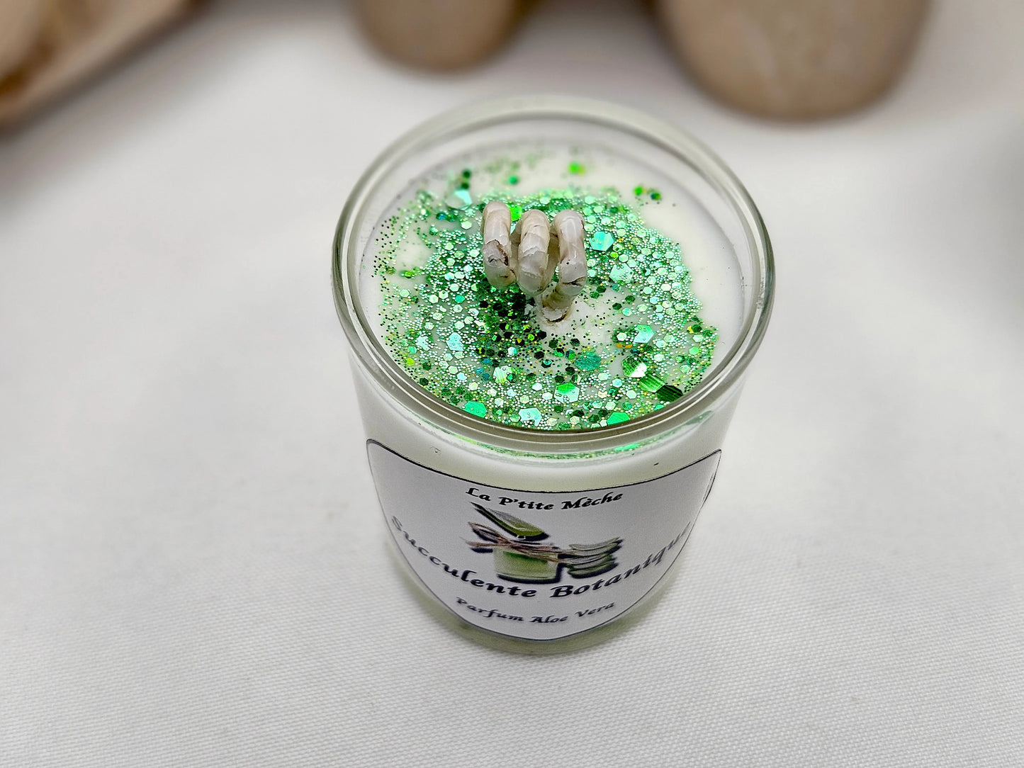 Bougie P'tite Classique - Bougie Artisanale Naturelle parfum Aloe Vera, vue du haut. Une senteur douce et purifiante d'aloé vera, apportant une ambiance fraîche et zen à votre espace. | La P'tite Mèche - Laptitemeche.com