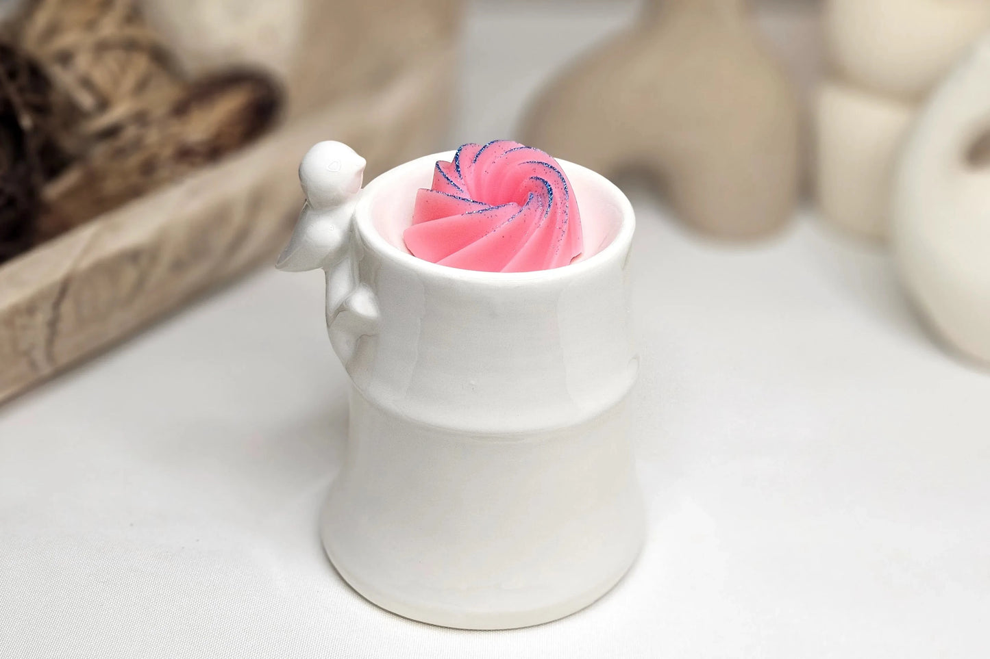 Fondant parfumé Barbe à Papa en spirale, vu en perspective – senteur sucrée et artisanale, ambiance cocooning et joyeuse
