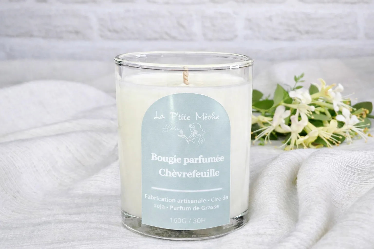 Bougie artisanale La P'tite Mèche senteur Chèvrefeuille, cire de soja naturelle et parfum de Grasse, ambiance fleurie printanière