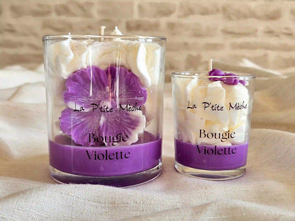 Duo de bougies artisanales à la Violette, base violette intense et chantilly de soja blanche.