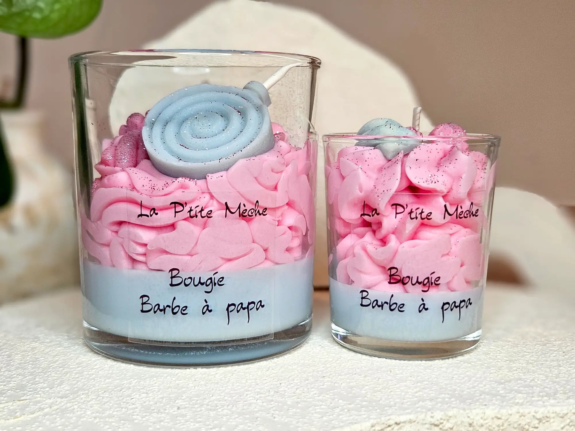 Ensemble de deux bougies Barbe à Papa (190g et 65g) La P'tite Mèche, décoration de table colorée et parfum de confiserie.
