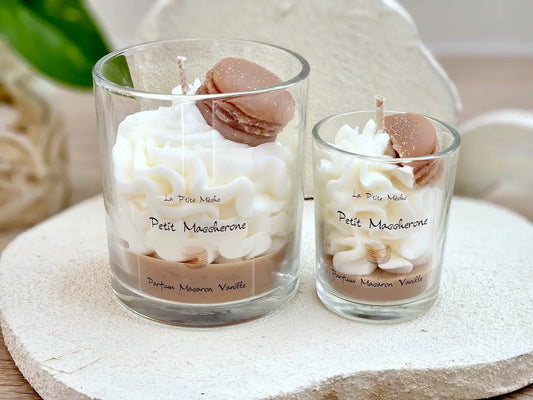 Duo de bougies Macaron Vanille La P'tite Mèche, formats 190g et 65g, décoration de table gourmande avec macarons en cire