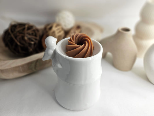 Fondant parfumé Bois de Oud en spirale, vue en perspective – senteur boisée intense, fabrication artisanale en cire végétale

