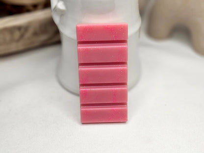 Fondant Parfumé Tablette Azalée du Japon de La P'tite Mèche, en cire d'olive, avec une fragrance florale délicate et apaisante d'azalée, disponibles sur www.laptitemeche.com
