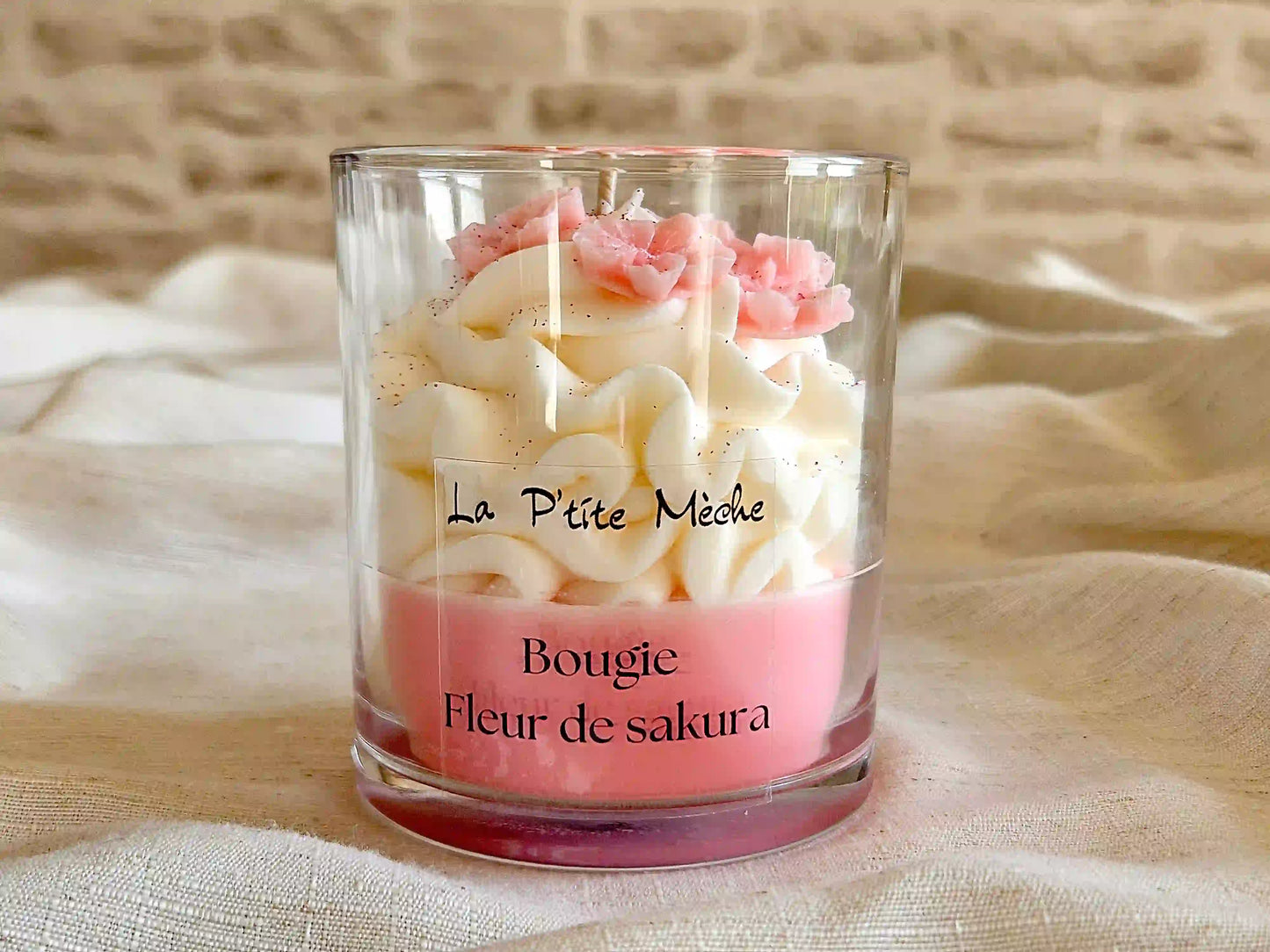 Grande bougie gourmande 190g Fleur de Sakura, création artisanale en cire de soja naturelle.