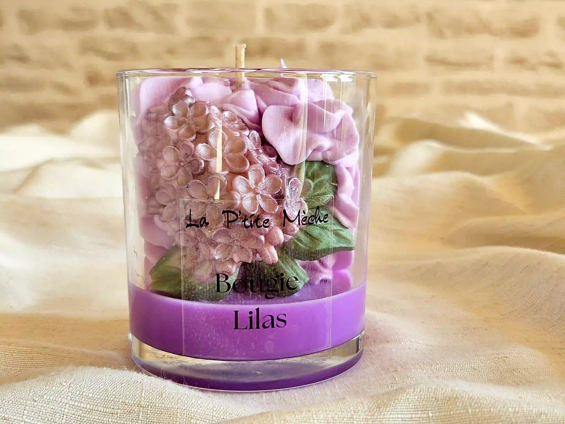 Grande bougie gourmande Lilas 190g, dégradé de violet et mauve, création artisanale.