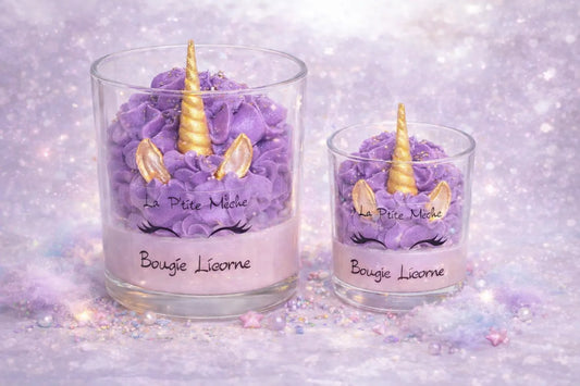Duo de bougies gourmandes Licorne artisanales La P'tite Mèche : grand modèle 190g et petite bougie 65g avec chantilly violette et paillettes, idéal pour un cadeau d'anniversaire original.