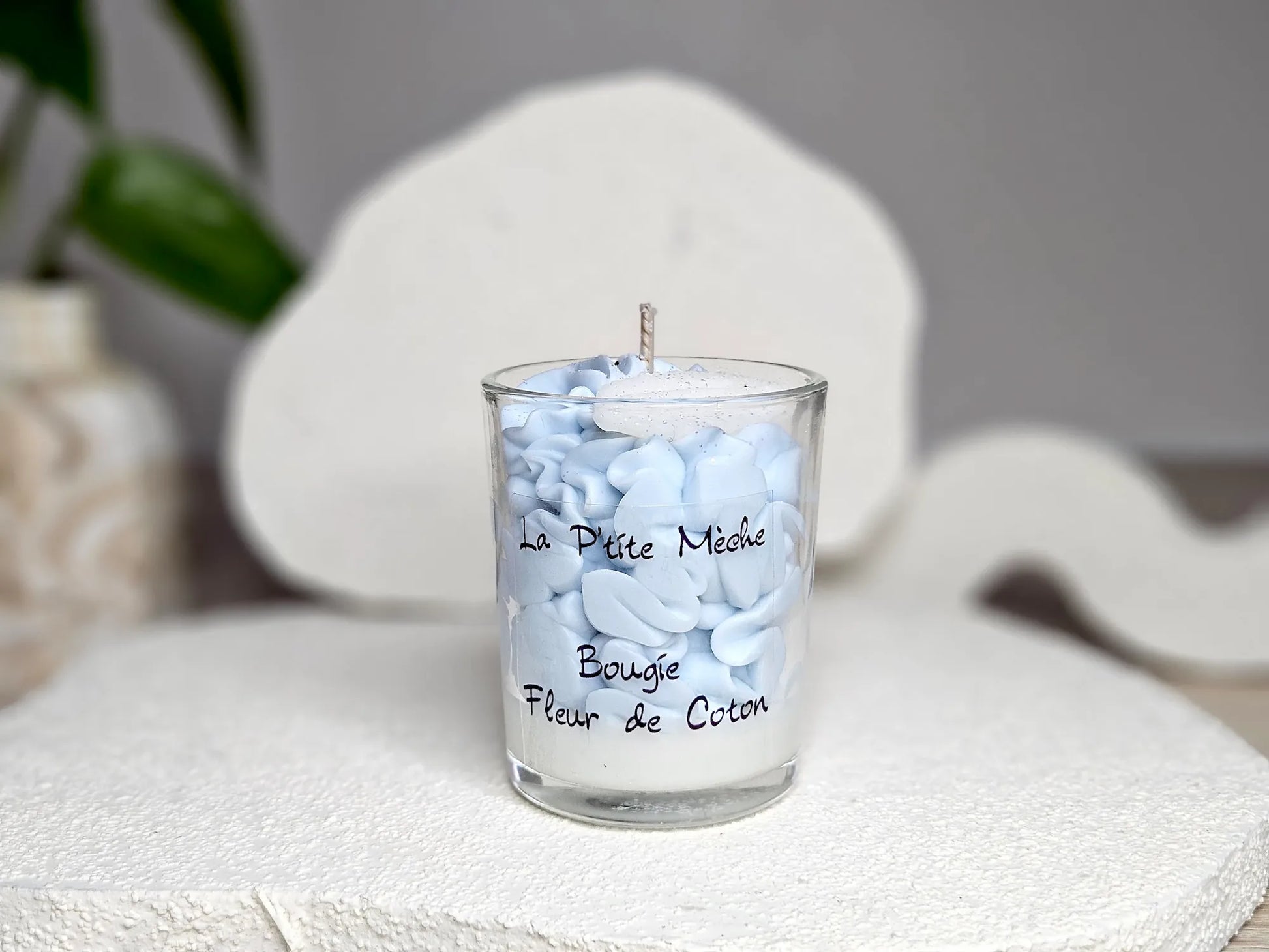 Petite bougie Fleur de Coton 65g, format miniature idéal pour un moment de détente ou un petit cadeau bien-être poudré.