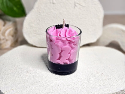 Petit format de bougie Orchidée Noire vue de dos, fabrication artisanale française en cire végétale.