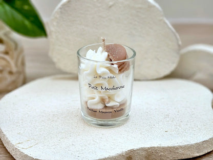 Petite bougie Macaron Vanille 65g, format miniature pour souvenir de mariage ou baptême, senteur sucrée et vanillée