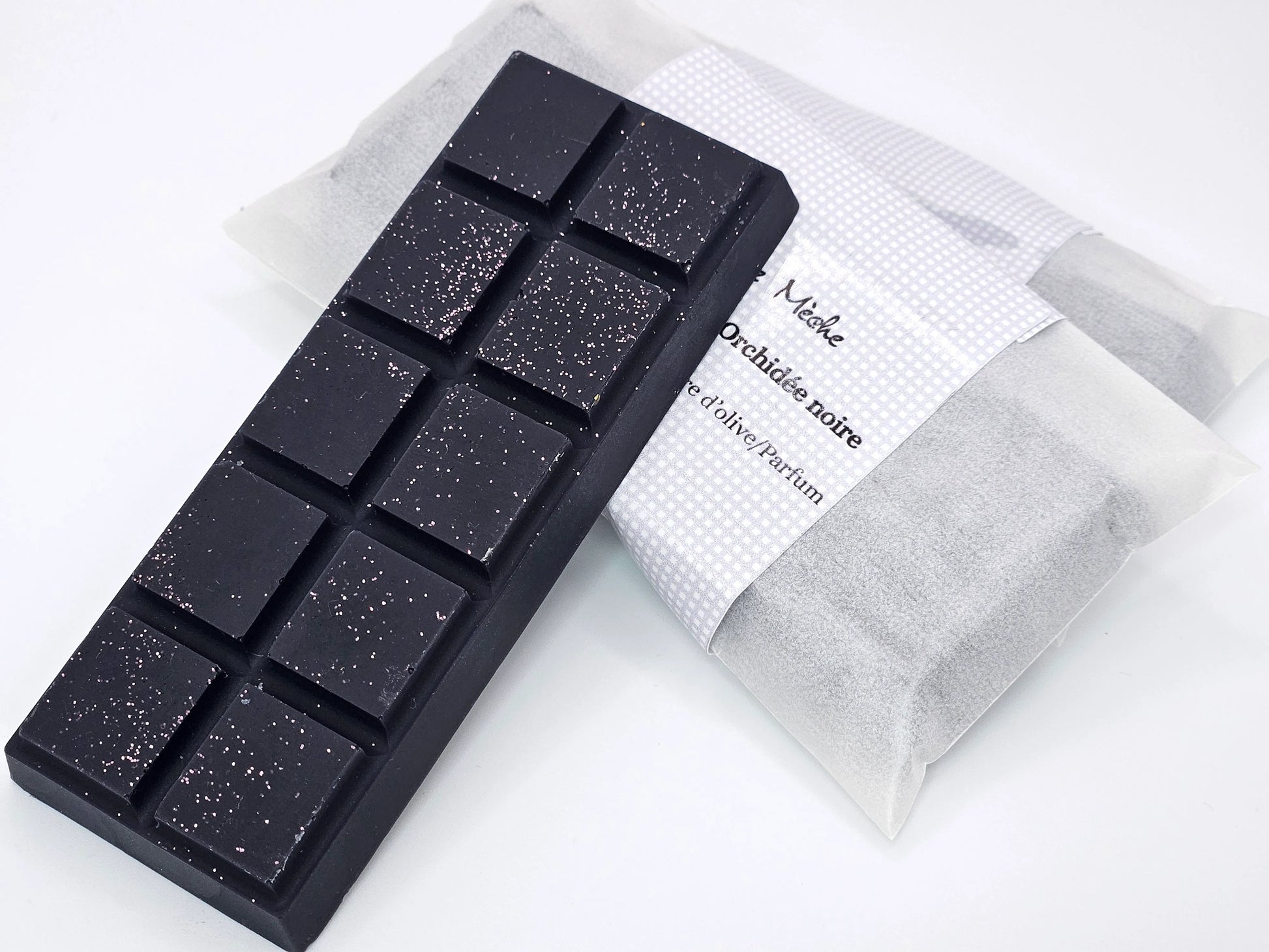 Fondant parfumé snapbar artisanal à l’orchidée noire, couleur noire avec paillettes